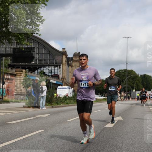 29.06.2025 - hella hamburg halbmarathon Yannick Fuchs http://msf.ph/oto/8221623 29.06.2025 10:33:07 20KM 1042, 1615, 1688, 1710, 2262, 2296, 2719, 2745, 2849, 3014, 3431, 3530, 4148, 5091, 5248, 6095, 6684, 7110, 8091, 10218, 11049, 11281, 11379, 12137, 12915, 13755, 14688, 14992, 15372, 16075, 16280, 17154, 17623, 17722, 18761 meine-sportfotos.de