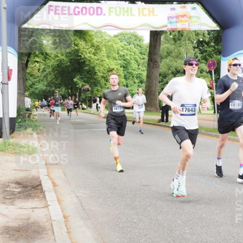 29.06.2025 - hella hamburg halbmarathon MichiJ http://msf.ph/oto/8221628 29.06.2025 10:24:27 Zwischen KM18-KM19 1889, 4944, 5554, 12751, 13252, 14629, 14841, 16123, 17022, 17306, 17643, 18183 meine-sportfotos.de