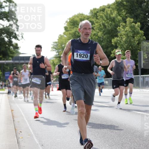 29.06.2025 - hella hamburg halbmarathon Jannik Wohlers http://msf.ph/oto/8221688 29.06.2025 09:51:04 Lombardsbrücke 1136, 1520, 1570, 1912, 1920, 1941, 2880, 2972, 3523, 3700, 4297, 4634, 4759, 4843, 4999, 5375, 5410, 7105, 7363, 7378, 7693, 7962, 8871, 9364, 9885, 10480, 11049, 11417, 11959, 13196, 13479, 14201, 14210, 14447, 14722, 14816, 15383, 15424, 15542, 15857, 15862, 16281, 16656, 16660, 16761, 17492, 17724, 17834, 18013, 18539, 18868, 18970 meine-sportfotos.de