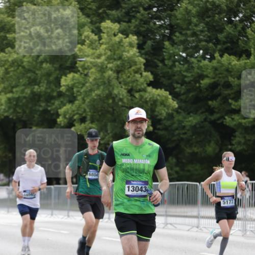 29.06.2025 - hella hamburg halbmarathon Jannik Wohlers http://msf.ph/oto/8221721 29.06.2025 10:27:22 Lombardsbrücke 1148, 2080, 3389, 5177, 6214, 7764, 7978, 8085, 9688, 10412, 10413, 12823, 13043, 13860, 14206, 15607, 16569, 16804, 16838, 17427, 18012, 18301, 18626 meine-sportfotos.de