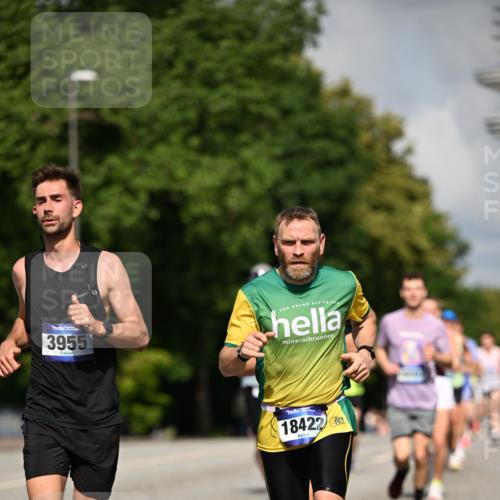 29.06.2025 - hella hamburg halbmarathon Dr. Thomas Lammeyer http://msf.ph/oto/8221757 29.06.2025 09:49:42 Kennedybrücke 1344, 2525, 3809, 3843, 3955, 4477, 5042, 6169, 6495, 7534, 7628, 7845, 7901, 8784, 8956, 10298, 10453, 10865, 10929, 11199, 11230 meine-sportfotos.de