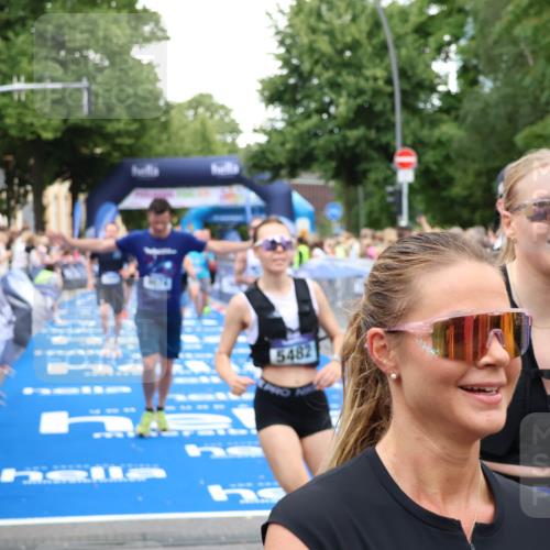 29.06.2025 - hella hamburg halbmarathon Zöllner http://msf.ph/oto/8221761 29.06.2025 10:52:22 Ziel 4140, 4419, 4587, 4837, 5087, 5482, 6164, 7896, 9074, 13211, 13707, 15446, 17773 meine-sportfotos.de