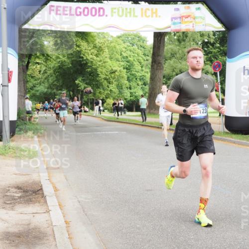 29.06.2025 - hella hamburg halbmarathon MichiJ http://msf.ph/oto/8221814 29.06.2025 10:24:28 Zwischen KM18-KM19 1889, 4944, 12751, 13252, 14629, 14841, 15621, 16123, 17022, 17306, 17643, 18183 meine-sportfotos.de