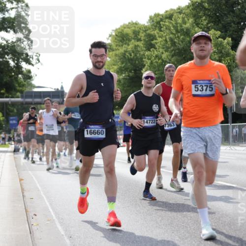 29.06.2025 - hella hamburg halbmarathon Jannik Wohlers http://msf.ph/oto/8221838 29.06.2025 09:51:05 Lombardsbrücke 1136, 1520, 1570, 1912, 1920, 1941, 2880, 2972, 3523, 3700, 4297, 4634, 4759, 4843, 4999, 5375, 5410, 7105, 7363, 7378, 7962, 8871, 9364, 9885, 10480, 11049, 11417, 11959, 13196, 13479, 14201, 14210, 14722, 14816, 15383, 15424, 15542, 15828, 15857, 15862, 16281, 16656, 16660, 17381, 17382, 17492, 17724, 17834, 18013, 18539, 18868, 18970 meine-sportfotos.de