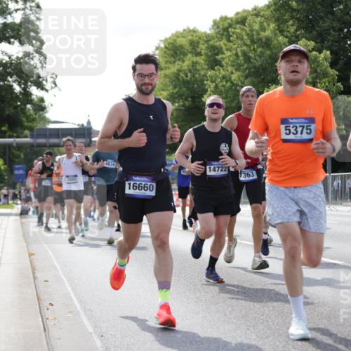 29.06.2025 - hella hamburg halbmarathon Jannik Wohlers http://msf.ph/oto/8221851 29.06.2025 09:51:05 Lombardsbrücke 1136, 1520, 1570, 1912, 1920, 1941, 2880, 2972, 3523, 3700, 4297, 4634, 4759, 4843, 4999, 5375, 5410, 7105, 7363, 7378, 7962, 8871, 9364, 9885, 10480, 11049, 11417, 11959, 13196, 13479, 14201, 14210, 14722, 14816, 15383, 15424, 15542, 15828, 15857, 15862, 16281, 16656, 16660, 17381, 17382, 17492, 17724, 17834, 18013, 18539, 18868, 18970 meine-sportfotos.de