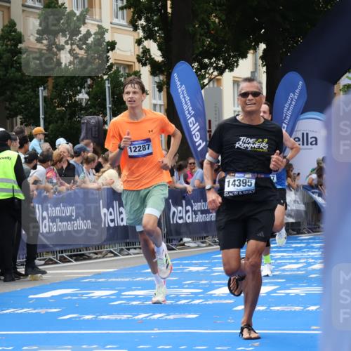 29.06.2025 - hella hamburg halbmarathon Strokosch-Dieckow http://msf.ph/oto/8221895 29.06.2025 10:29:18 Ziel 2075, 8975, 9571, 10156, 12234, 12287, 12337, 13838, 14164, 14395, 15880, 18737, 19203 meine-sportfotos.de