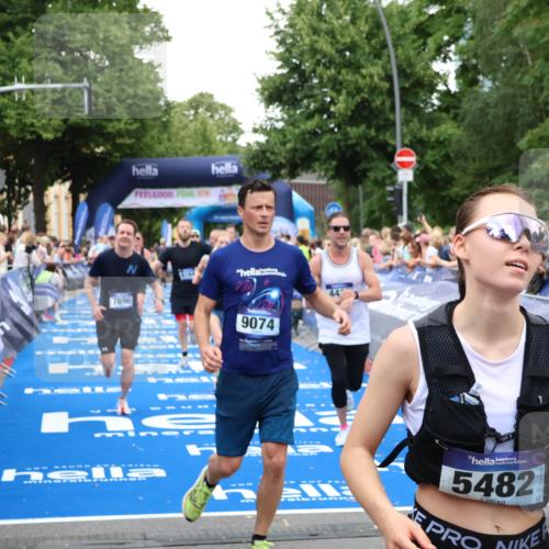 29.06.2025 - hella hamburg halbmarathon Zöllner http://msf.ph/oto/8221900 29.06.2025 10:52:24 Ziel 4140, 4419, 4587, 6164, 7896, 9074, 13211, 13707, 15144, 15446, 17773, 17997 meine-sportfotos.de