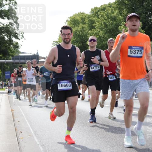 29.06.2025 - hella hamburg halbmarathon Jannik Wohlers http://msf.ph/oto/8221903 29.06.2025 09:51:05 Lombardsbrücke 1136, 1520, 1570, 1912, 1920, 1941, 2880, 2972, 3523, 3700, 4297, 4634, 4759, 4843, 4999, 5375, 5410, 7105, 7363, 7378, 7962, 8871, 9364, 9885, 10480, 11049, 11417, 11959, 13196, 13479, 14201, 14210, 14722, 14816, 15383, 15424, 15542, 15828, 15857, 15862, 16281, 16656, 16660, 17381, 17382, 17492, 17724, 17834, 18013, 18539, 18868, 18970 meine-sportfotos.de