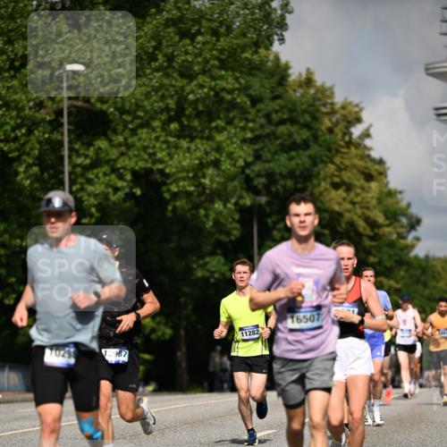 29.06.2025 - hella hamburg halbmarathon Dr. Thomas Lammeyer http://msf.ph/oto/8221924 29.06.2025 09:49:44 Kennedybrücke 1344, 2525, 3809, 3843, 3955, 4477, 4944, 5042, 6169, 7534, 7628, 7845, 7901, 8784, 8956, 10298, 10865, 10929, 11230 meine-sportfotos.de