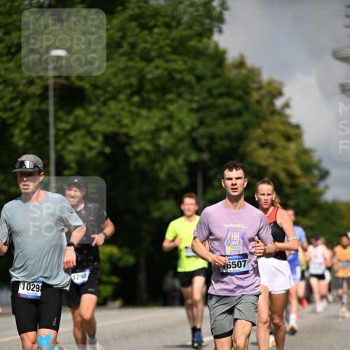 29.06.2025 - hella hamburg halbmarathon Dr. Thomas Lammeyer http://msf.ph/oto/8221958 29.06.2025 09:49:44 Kennedybrücke 1344, 2525, 3809, 3843, 3955, 4477, 4944, 5042, 6169, 7534, 7628, 7845, 7901, 8784, 8956, 10298, 10865, 10929, 11230 meine-sportfotos.de