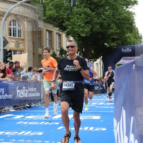 29.06.2025 - hella hamburg halbmarathon Strokosch-Dieckow http://msf.ph/oto/8221996 29.06.2025 10:29:19 Ziel 2075, 8975, 9571, 10156, 12234, 12287, 12337, 13838, 14164, 14395, 15880, 16118, 18737, 19203 meine-sportfotos.de