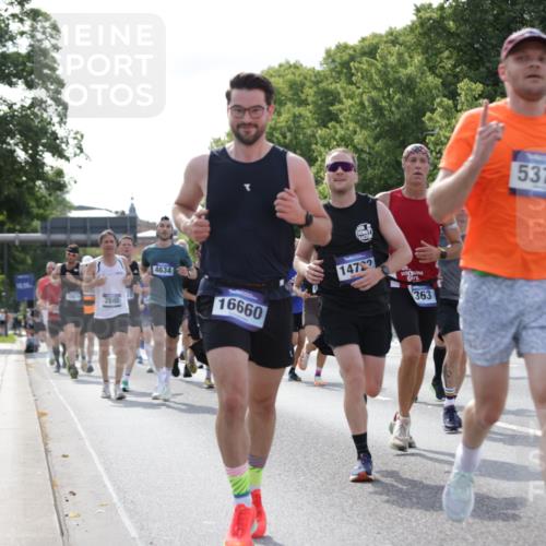 29.06.2025 - hella hamburg halbmarathon Jannik Wohlers http://msf.ph/oto/8221997 29.06.2025 09:51:05 Lombardsbrücke 1136, 1520, 1570, 1912, 1920, 1941, 2880, 2972, 3523, 3700, 4297, 4634, 4759, 4843, 4999, 5375, 5410, 7105, 7363, 7378, 7962, 8871, 9364, 9885, 10480, 11049, 11417, 11959, 13196, 13479, 14201, 14210, 14722, 14816, 15383, 15424, 15542, 15828, 15857, 15862, 16281, 16656, 16660, 17381, 17382, 17492, 17724, 17834, 18013, 18539, 18868, 18970 meine-sportfotos.de