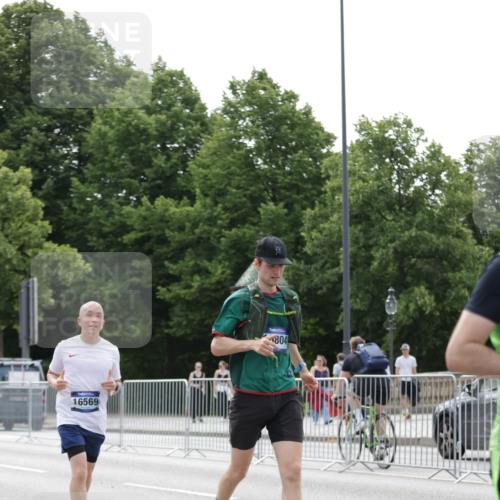 29.06.2025 - hella hamburg halbmarathon Jannik Wohlers http://msf.ph/oto/8222007 29.06.2025 10:27:24 Lombardsbrücke 1148, 2080, 3389, 5177, 6214, 7764, 7978, 8085, 9567, 9688, 10412, 10413, 12823, 13043, 13860, 14206, 15607, 16569, 16804, 16838, 17427, 18301, 18626 meine-sportfotos.de