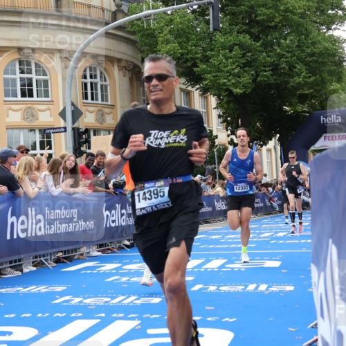 29.06.2025 - hella hamburg halbmarathon Strokosch-Dieckow http://msf.ph/oto/8222008 29.06.2025 10:29:20 Ziel 2075, 8975, 9571, 10156, 12234, 12287, 12337, 13838, 14164, 14395, 15880, 16118, 18737, 19203 meine-sportfotos.de
