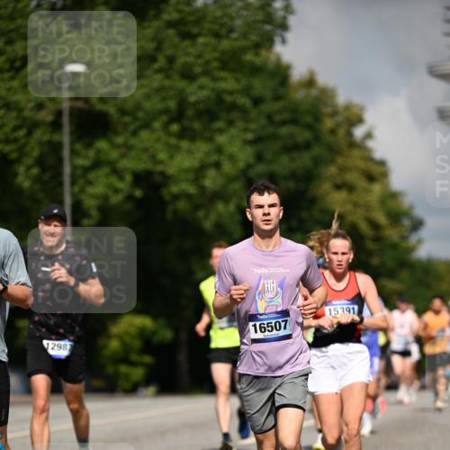 29.06.2025 - hella hamburg halbmarathon Dr. Thomas Lammeyer http://msf.ph/oto/8222024 29.06.2025 09:49:45 Kennedybrücke 1344, 3809, 3843, 3955, 4477, 4944, 5042, 6169, 7534, 7628, 7845, 7901, 8784, 8956, 10298, 10865, 10929, 11230 meine-sportfotos.de