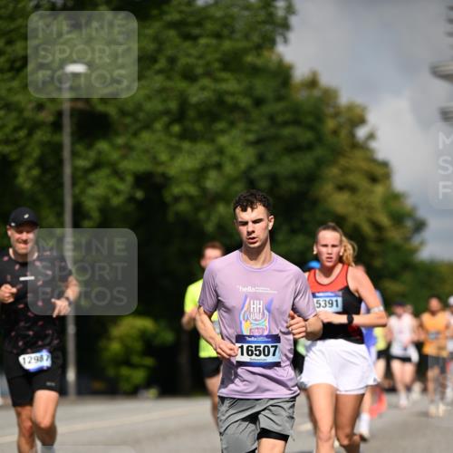 29.06.2025 - hella hamburg halbmarathon Dr. Thomas Lammeyer http://msf.ph/oto/8222070 29.06.2025 09:49:45 Kennedybrücke 1344, 3809, 3843, 3955, 4477, 4944, 5042, 6169, 7534, 7628, 7845, 7901, 8784, 8956, 10298, 10865, 10929, 11230 meine-sportfotos.de