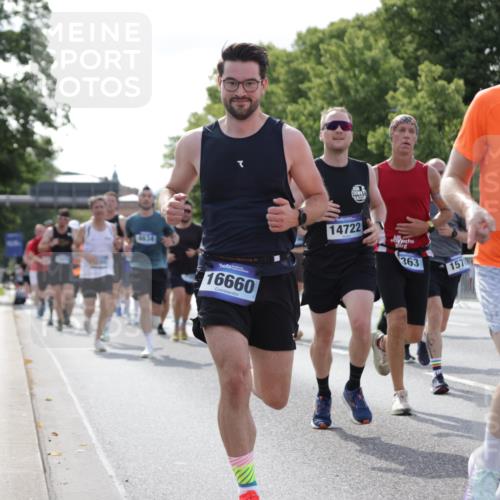 29.06.2025 - hella hamburg halbmarathon Jannik Wohlers http://msf.ph/oto/8222078 29.06.2025 09:51:05 Lombardsbrücke 1136, 1520, 1570, 1912, 1920, 1941, 2880, 2972, 3523, 3700, 4297, 4634, 4759, 4843, 4999, 5375, 5410, 7105, 7363, 7378, 7962, 8871, 9364, 9885, 10480, 11049, 11417, 11959, 13196, 13479, 14201, 14210, 14722, 14816, 15383, 15424, 15542, 15828, 15857, 15862, 16281, 16656, 16660, 17381, 17382, 17492, 17724, 17834, 18013, 18539, 18868, 18970 meine-sportfotos.de