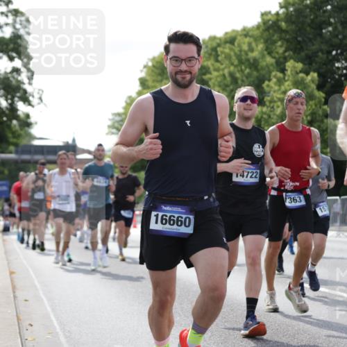 29.06.2025 - hella hamburg halbmarathon Jannik Wohlers http://msf.ph/oto/8222120 29.06.2025 09:51:05 Lombardsbrücke 1136, 1520, 1570, 1912, 1920, 1941, 2880, 2972, 3523, 3700, 4297, 4634, 4759, 4843, 4999, 5375, 5410, 7105, 7363, 7378, 7962, 8871, 9364, 9885, 10480, 11049, 11417, 11959, 13196, 13479, 14201, 14210, 14722, 14816, 15383, 15424, 15542, 15828, 15857, 15862, 16281, 16656, 16660, 17381, 17382, 17492, 17724, 17834, 18013, 18539, 18868, 18970 meine-sportfotos.de