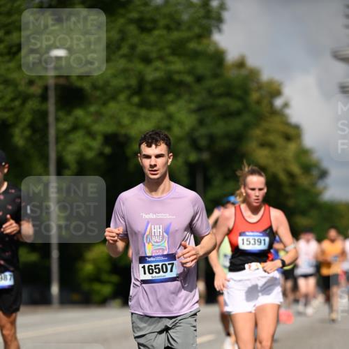 29.06.2025 - hella hamburg halbmarathon Dr. Thomas Lammeyer http://msf.ph/oto/8222124 29.06.2025 09:49:46 Kennedybrücke 1344, 1889, 3809, 3843, 3955, 4477, 4944, 5042, 6169, 7534, 7628, 7845, 7901, 8784, 8956, 10298, 10865, 10929, 11230 meine-sportfotos.de