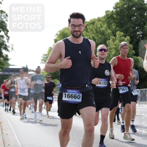 29.06.2025 - hella hamburg halbmarathon Jannik Wohlers http://msf.ph/oto/8222130 29.06.2025 09:51:05 Lombardsbrücke 1136, 1520, 1570, 1912, 1920, 1941, 2880, 2972, 3523, 3700, 4297, 4634, 4759, 4843, 4999, 5375, 5410, 7105, 7363, 7378, 7962, 8871, 9364, 9885, 10480, 11049, 11417, 11959, 13196, 13479, 14201, 14210, 14722, 14816, 15383, 15424, 15542, 15828, 15857, 15862, 16281, 16656, 16660, 17381, 17382, 17492, 17724, 17834, 18013, 18539, 18868, 18970 meine-sportfotos.de