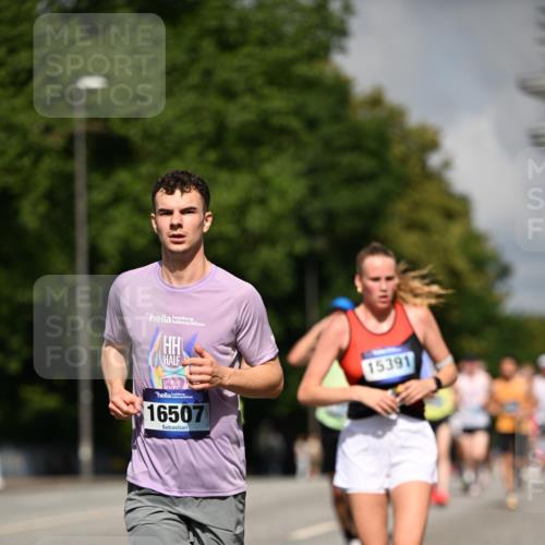 29.06.2025 - hella hamburg halbmarathon Dr. Thomas Lammeyer http://msf.ph/oto/8222137 29.06.2025 09:49:46 Kennedybrücke 1344, 1889, 3809, 3843, 3955, 4477, 4944, 5042, 6169, 7534, 7628, 7845, 7901, 8784, 8956, 10298, 10865, 10929, 11230 meine-sportfotos.de
