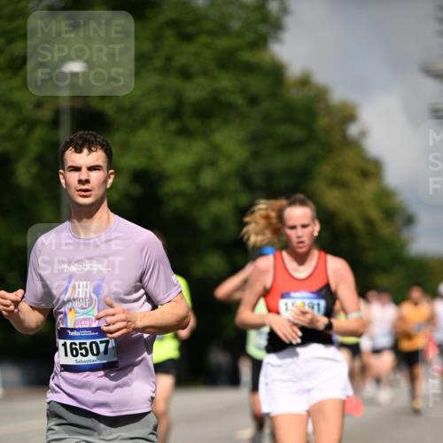 29.06.2025 - hella hamburg halbmarathon Dr. Thomas Lammeyer http://msf.ph/oto/8222163 29.06.2025 09:49:46 Kennedybrücke 1344, 1889, 3809, 3843, 3955, 4477, 4944, 5042, 6169, 7534, 7628, 7845, 7901, 8784, 8956, 10298, 10865, 10929, 11230 meine-sportfotos.de
