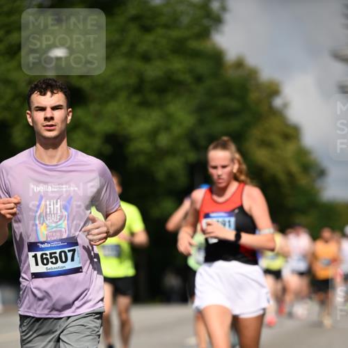 29.06.2025 - hella hamburg halbmarathon Dr. Thomas Lammeyer http://msf.ph/oto/8222174 29.06.2025 09:49:46 Kennedybrücke 1344, 1889, 3809, 3843, 3955, 4477, 4944, 5042, 6169, 7534, 7628, 7845, 7901, 8784, 8956, 10298, 10865, 10929, 11230 meine-sportfotos.de