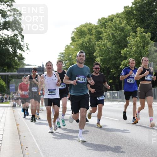 29.06.2025 - hella hamburg halbmarathon Jannik Wohlers http://msf.ph/oto/8222181 29.06.2025 09:51:07 Lombardsbrücke 1136, 1520, 1570, 1903, 1912, 1920, 2880, 2972, 3523, 4297, 4634, 4759, 4843, 4999, 5375, 5410, 7105, 7363, 7378, 7962, 8871, 9114, 9364, 10480, 10669, 11049, 11417, 11959, 13196, 13479, 14201, 14210, 14722, 15383, 15424, 15542, 15828, 15857, 15862, 16281, 16656, 16660, 17381, 17382, 17724, 18013, 18539, 18764, 18868, 18970 meine-sportfotos.de