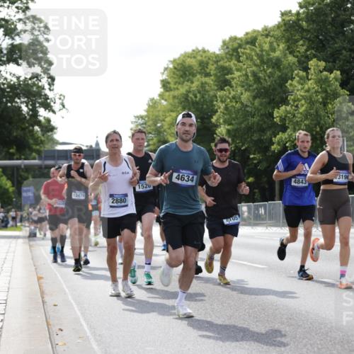 29.06.2025 - hella hamburg halbmarathon Jannik Wohlers http://msf.ph/oto/8222185 29.06.2025 09:51:07 Lombardsbrücke 1136, 1520, 1570, 1903, 1912, 1920, 2880, 2972, 3523, 4297, 4634, 4759, 4843, 4999, 5375, 5410, 7105, 7363, 7378, 7962, 8871, 9114, 9364, 10480, 10669, 11049, 11417, 11959, 13196, 13479, 14201, 14210, 14722, 15383, 15424, 15542, 15828, 15857, 15862, 16281, 16656, 16660, 17381, 17382, 17724, 18013, 18539, 18764, 18868, 18970 meine-sportfotos.de
