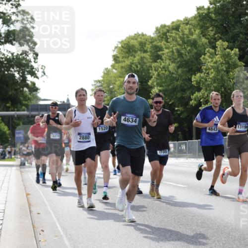 29.06.2025 - hella hamburg halbmarathon Jannik Wohlers http://msf.ph/oto/8222200 29.06.2025 09:51:07 Lombardsbrücke 1136, 1520, 1570, 1903, 1912, 1920, 2880, 2972, 3523, 4297, 4634, 4759, 4843, 4999, 5375, 5410, 7105, 7363, 7378, 7962, 8871, 9114, 9364, 10480, 10669, 11049, 11417, 11959, 13196, 13479, 14201, 14210, 14722, 15383, 15424, 15542, 15828, 15857, 15862, 16281, 16656, 16660, 17381, 17382, 17724, 18013, 18539, 18764, 18868, 18970 meine-sportfotos.de