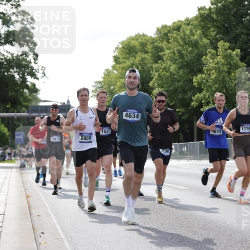 29.06.2025 - hella hamburg halbmarathon Jannik Wohlers http://msf.ph/oto/8222220 29.06.2025 09:51:07 Lombardsbrücke 1136, 1520, 1570, 1903, 1912, 1920, 2880, 2972, 3523, 4297, 4634, 4759, 4843, 4999, 5375, 5410, 7105, 7363, 7378, 7962, 8871, 9114, 9364, 10480, 10669, 11049, 11417, 11959, 13196, 13479, 14201, 14210, 14722, 15383, 15424, 15542, 15828, 15857, 15862, 16281, 16656, 16660, 17381, 17382, 17724, 18013, 18539, 18764, 18868, 18970 meine-sportfotos.de