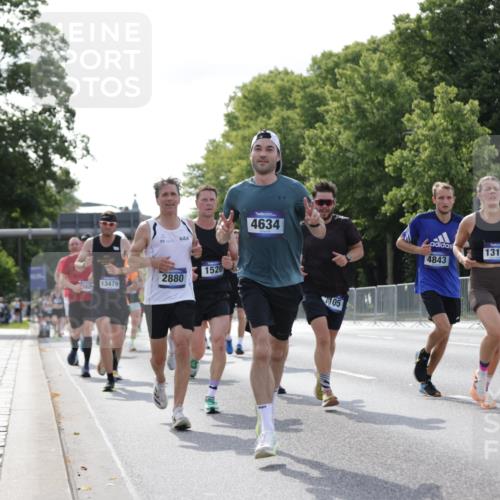 29.06.2025 - hella hamburg halbmarathon Jannik Wohlers http://msf.ph/oto/8222245 29.06.2025 09:51:07 Lombardsbrücke 1136, 1520, 1570, 1903, 1912, 1920, 2880, 2972, 3523, 4297, 4634, 4759, 4843, 4999, 5375, 5410, 7105, 7363, 7378, 7962, 8871, 9114, 9364, 10480, 10669, 11049, 11417, 11959, 13196, 13479, 14201, 14210, 14722, 15383, 15424, 15542, 15828, 15857, 15862, 16281, 16656, 16660, 17381, 17382, 17724, 18013, 18539, 18764, 18868, 18970 meine-sportfotos.de