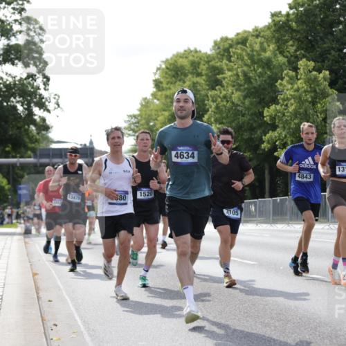 29.06.2025 - hella hamburg halbmarathon Jannik Wohlers http://msf.ph/oto/8222257 29.06.2025 09:51:07 Lombardsbrücke 1136, 1520, 1570, 1903, 1912, 1920, 2880, 2972, 3523, 4297, 4634, 4759, 4843, 4999, 5375, 5410, 7105, 7363, 7378, 7962, 8871, 9114, 9364, 10480, 10669, 11049, 11417, 11959, 13196, 13479, 14201, 14210, 14722, 15383, 15424, 15542, 15828, 15857, 15862, 16281, 16656, 16660, 17381, 17382, 17724, 18013, 18539, 18764, 18868, 18970 meine-sportfotos.de