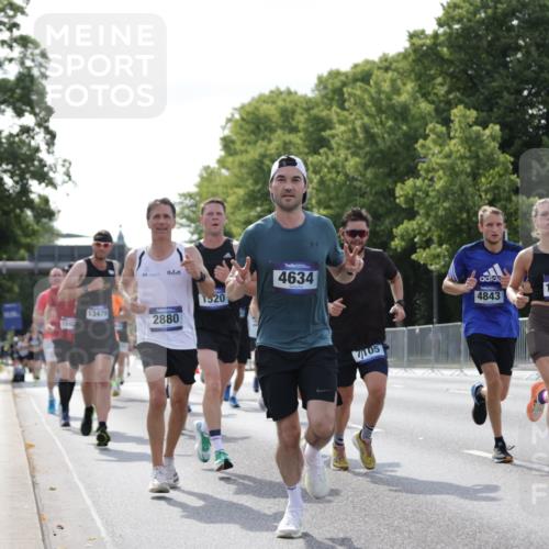 29.06.2025 - hella hamburg halbmarathon Jannik Wohlers http://msf.ph/oto/8222298 29.06.2025 09:51:08 Lombardsbrücke 1136, 1520, 1570, 1903, 1912, 1920, 2880, 2972, 3523, 4297, 4634, 4759, 4843, 4865, 4999, 5375, 5410, 7105, 7363, 8871, 9114, 9364, 10480, 10669, 11049, 11417, 11959, 13196, 13479, 14201, 14210, 14722, 15383, 15424, 15542, 15828, 15857, 15862, 16281, 16656, 16660, 17381, 17382, 17724, 18013, 18539, 18764, 18868, 18970 meine-sportfotos.de