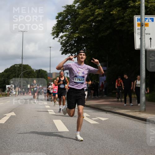 29.06.2025 - hella hamburg halbmarathon Yannick Fuchs http://msf.ph/oto/8222313 29.06.2025 10:33:09 20KM 1710, 2262, 2296, 2719, 2745, 2849, 3014, 3431, 4148, 5091, 5248, 6095, 6684, 7110, 8091, 10218, 11049, 11281, 11282, 11379, 12137, 12915, 13755, 14688, 14905, 15372, 16075, 16280, 17154, 17623, 17722, 18761, 19004 meine-sportfotos.de