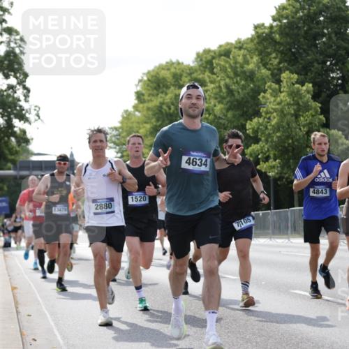 29.06.2025 - hella hamburg halbmarathon Jannik Wohlers http://msf.ph/oto/8222354 29.06.2025 09:51:08 Lombardsbrücke 1136, 1520, 1570, 1903, 1912, 1920, 2880, 2972, 3523, 4297, 4634, 4759, 4843, 4865, 4999, 5375, 5410, 7105, 7363, 8871, 9114, 9364, 10480, 10669, 11049, 11417, 11959, 13196, 13479, 14201, 14210, 14722, 15383, 15424, 15542, 15828, 15857, 15862, 16281, 16656, 16660, 17381, 17382, 17724, 18013, 18539, 18764, 18868, 18970 meine-sportfotos.de
