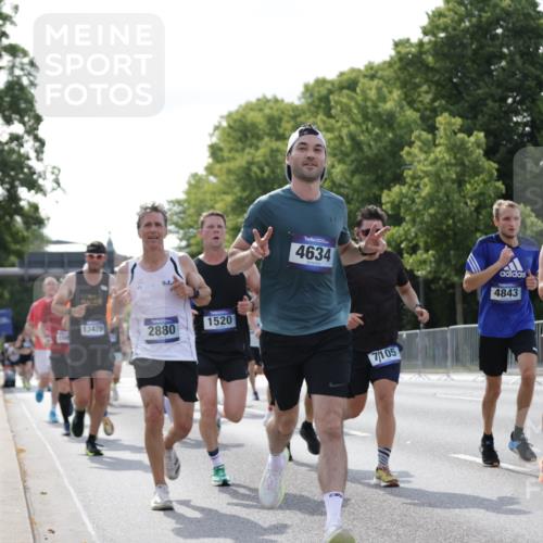 29.06.2025 - hella hamburg halbmarathon Jannik Wohlers http://msf.ph/oto/8222371 29.06.2025 09:51:08 Lombardsbrücke 1136, 1520, 1570, 1903, 1912, 1920, 2880, 2972, 3523, 4297, 4634, 4759, 4843, 4865, 4999, 5375, 5410, 7105, 7363, 8871, 9114, 9364, 10480, 10669, 11049, 11417, 11959, 13196, 13479, 14201, 14210, 14722, 15383, 15424, 15542, 15828, 15857, 15862, 16281, 16656, 16660, 17381, 17382, 17724, 18013, 18539, 18764, 18868, 18970 meine-sportfotos.de