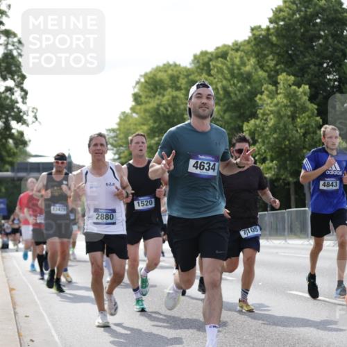 29.06.2025 - hella hamburg halbmarathon Jannik Wohlers http://msf.ph/oto/8222380 29.06.2025 09:51:08 Lombardsbrücke 1136, 1520, 1570, 1903, 1912, 1920, 2880, 2972, 3523, 4297, 4634, 4759, 4843, 4865, 4999, 5375, 5410, 7105, 7363, 8871, 9114, 9364, 10480, 10669, 11049, 11417, 11959, 13196, 13479, 14201, 14210, 14722, 15383, 15424, 15542, 15828, 15857, 15862, 16281, 16656, 16660, 17381, 17382, 17724, 18013, 18539, 18764, 18868, 18970 meine-sportfotos.de