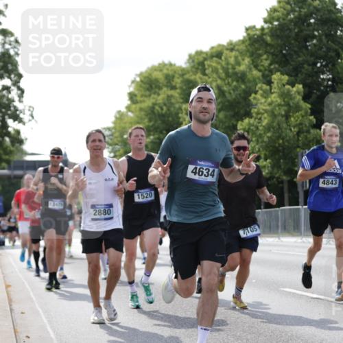 29.06.2025 - hella hamburg halbmarathon Jannik Wohlers http://msf.ph/oto/8222422 29.06.2025 09:51:08 Lombardsbrücke 1136, 1520, 1570, 1903, 1912, 1920, 2880, 2972, 3523, 4297, 4634, 4759, 4843, 4865, 4999, 5375, 5410, 7105, 7363, 8871, 9114, 9364, 10480, 10669, 11049, 11417, 11959, 13196, 13479, 14201, 14210, 14722, 15383, 15424, 15542, 15828, 15857, 15862, 16281, 16656, 16660, 17381, 17382, 17724, 18013, 18539, 18764, 18868, 18970 meine-sportfotos.de