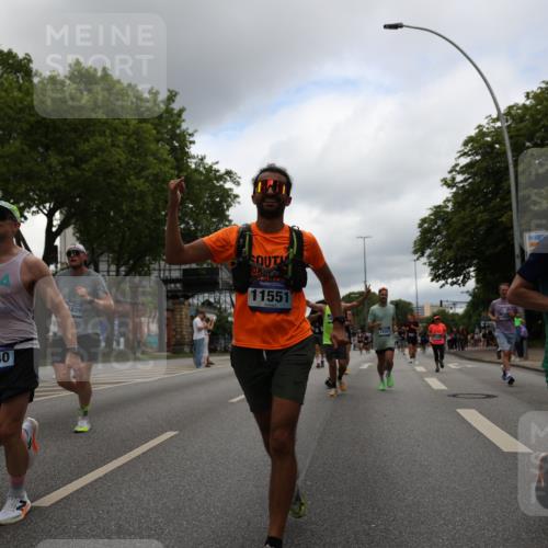 29.06.2025 - hella hamburg halbmarathon Yannick Fuchs http://msf.ph/oto/8222447 29.06.2025 10:46:11 20KM 2287, 2397, 2595, 4140, 4557, 4837, 5032, 5093, 5399, 5482, 6390, 7130, 7312, 7409, 7724, 7732, 8139, 8661, 8977, 9082, 9093, 9145, 9876, 10115, 11459, 11551, 12367, 12580, 13047, 13051, 13327, 14122, 14300, 14561, 15001, 15275, 15356, 15427, 15506, 15727, 15829, 15831, 16003, 16179, 16357, 16591, 17997, 18801, 18982 meine-sportfotos.de