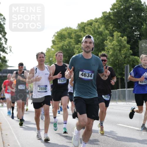 29.06.2025 - hella hamburg halbmarathon Jannik Wohlers http://msf.ph/oto/8222498 29.06.2025 09:51:08 Lombardsbrücke 1136, 1520, 1570, 1903, 1912, 1920, 2880, 2972, 3523, 4297, 4634, 4759, 4843, 4865, 4999, 5375, 5410, 7105, 7363, 8871, 9114, 9364, 10480, 10669, 11049, 11417, 11959, 13196, 13479, 14201, 14210, 14722, 15383, 15424, 15542, 15828, 15857, 15862, 16281, 16656, 16660, 17381, 17382, 17724, 18013, 18539, 18764, 18868, 18970 meine-sportfotos.de