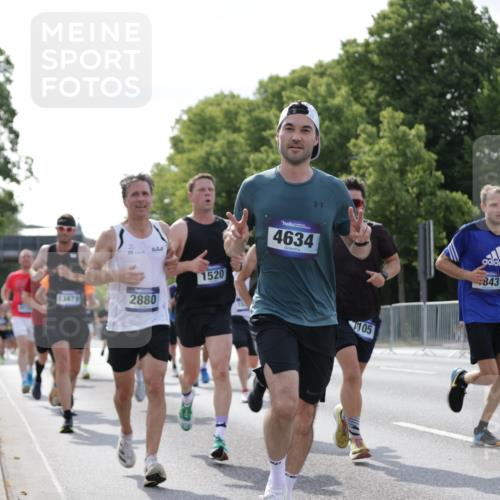 29.06.2025 - hella hamburg halbmarathon Jannik Wohlers http://msf.ph/oto/8222515 29.06.2025 09:51:08 Lombardsbrücke 1136, 1520, 1570, 1903, 1912, 1920, 2880, 2972, 3523, 4297, 4634, 4759, 4843, 4865, 4999, 5375, 5410, 7105, 7363, 8871, 9114, 9364, 10480, 10669, 11049, 11417, 11959, 13196, 13479, 14201, 14210, 14722, 15383, 15424, 15542, 15828, 15857, 15862, 16281, 16656, 16660, 17381, 17382, 17724, 18013, 18539, 18764, 18868, 18970 meine-sportfotos.de