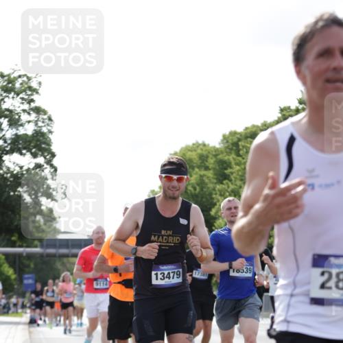 29.06.2025 - hella hamburg halbmarathon Jannik Wohlers http://msf.ph/oto/8222534 29.06.2025 09:51:10 Lombardsbrücke 1520, 1570, 1903, 1912, 1920, 2880, 2972, 3523, 4297, 4634, 4759, 4843, 4865, 4991, 4999, 5375, 5410, 6490, 7105, 7363, 8871, 9114, 9364, 10480, 10669, 11049, 11417, 11959, 13196, 13479, 14722, 15383, 15424, 15542, 15828, 15857, 16281, 16656, 16660, 17381, 17382, 17724, 18013, 18539, 18764, 18868, 18970 meine-sportfotos.de