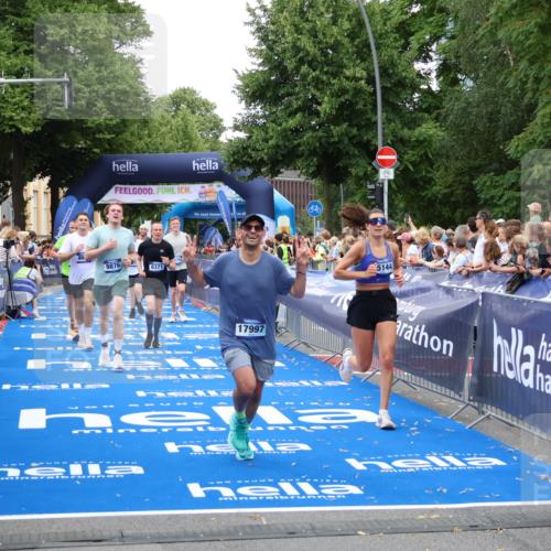 29.06.2025 - hella hamburg halbmarathon Zöllner http://msf.ph/oto/8222549 29.06.2025 10:52:31 Ziel 3715, 7178, 7232, 8371, 8661, 9145, 9876, 11791, 13015, 13211, 14561, 15144, 15980, 17997 meine-sportfotos.de