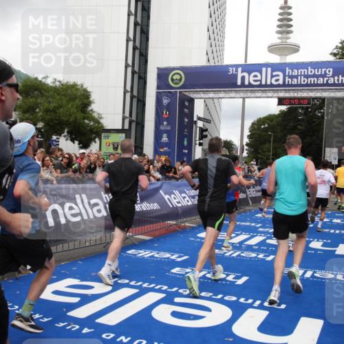 29.06.2025 - hella hamburg halbmarathon Michael Strokosch http://msf.ph/oto/8222636 29.06.2025 10:49:47 Ziel 2504, 2706, 2937, 3060, 3543, 5894, 5978, 6115, 6125, 7332, 9463, 9551, 9619, 9723, 9924, 13159, 14794, 16843, 16877, 17282, 17753, 18058, 18451, 18926 meine-sportfotos.de