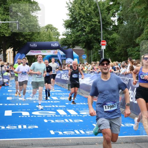 29.06.2025 - hella hamburg halbmarathon Zöllner http://msf.ph/oto/8222656 29.06.2025 10:52:32 Ziel 3715, 7178, 7232, 8371, 8661, 9145, 9876, 11791, 13015, 13301, 14561, 15144, 15980, 17997 meine-sportfotos.de