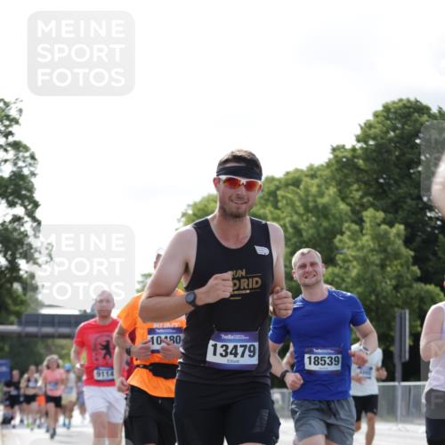 29.06.2025 - hella hamburg halbmarathon Jannik Wohlers http://msf.ph/oto/8222668 29.06.2025 09:51:10 Lombardsbrücke 1520, 1570, 1903, 1912, 1920, 2880, 2972, 3523, 4297, 4634, 4759, 4843, 4865, 4991, 4999, 5375, 5410, 6490, 7105, 7363, 8871, 9114, 9364, 10480, 10669, 11049, 11417, 11959, 13196, 13479, 14722, 15383, 15424, 15542, 15828, 15857, 16281, 16656, 16660, 17381, 17382, 17724, 18013, 18539, 18764, 18868, 18970 meine-sportfotos.de