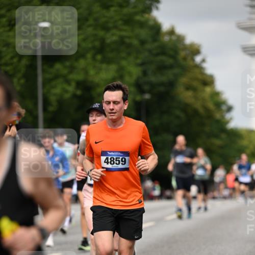 29.06.2025 - hella hamburg halbmarathon Dr. Thomas Lammeyer http://msf.ph/oto/8222734 29.06.2025 10:13:02 Kennedybrücke 1147, 1823, 2427, 2978, 3762, 4592, 4859, 5885, 6674, 7198, 9297, 9718, 9823, 9951, 9958, 10035, 10092, 10194, 10609, 10857 meine-sportfotos.de