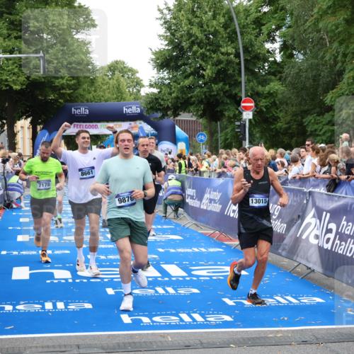29.06.2025 - hella hamburg halbmarathon Zöllner http://msf.ph/oto/8222766 29.06.2025 10:52:33 Ziel 3715, 7178, 7232, 8371, 8661, 9145, 9876, 11791, 13015, 13301, 14561, 15980, 18982 meine-sportfotos.de
