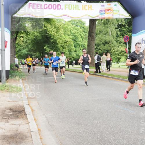 29.06.2025 - hella hamburg halbmarathon MichiJ http://msf.ph/oto/8222776 29.06.2025 10:24:39 Zwischen KM18-KM19 6704, 10477, 11120, 13798, 14622, 15348, 15931 meine-sportfotos.de